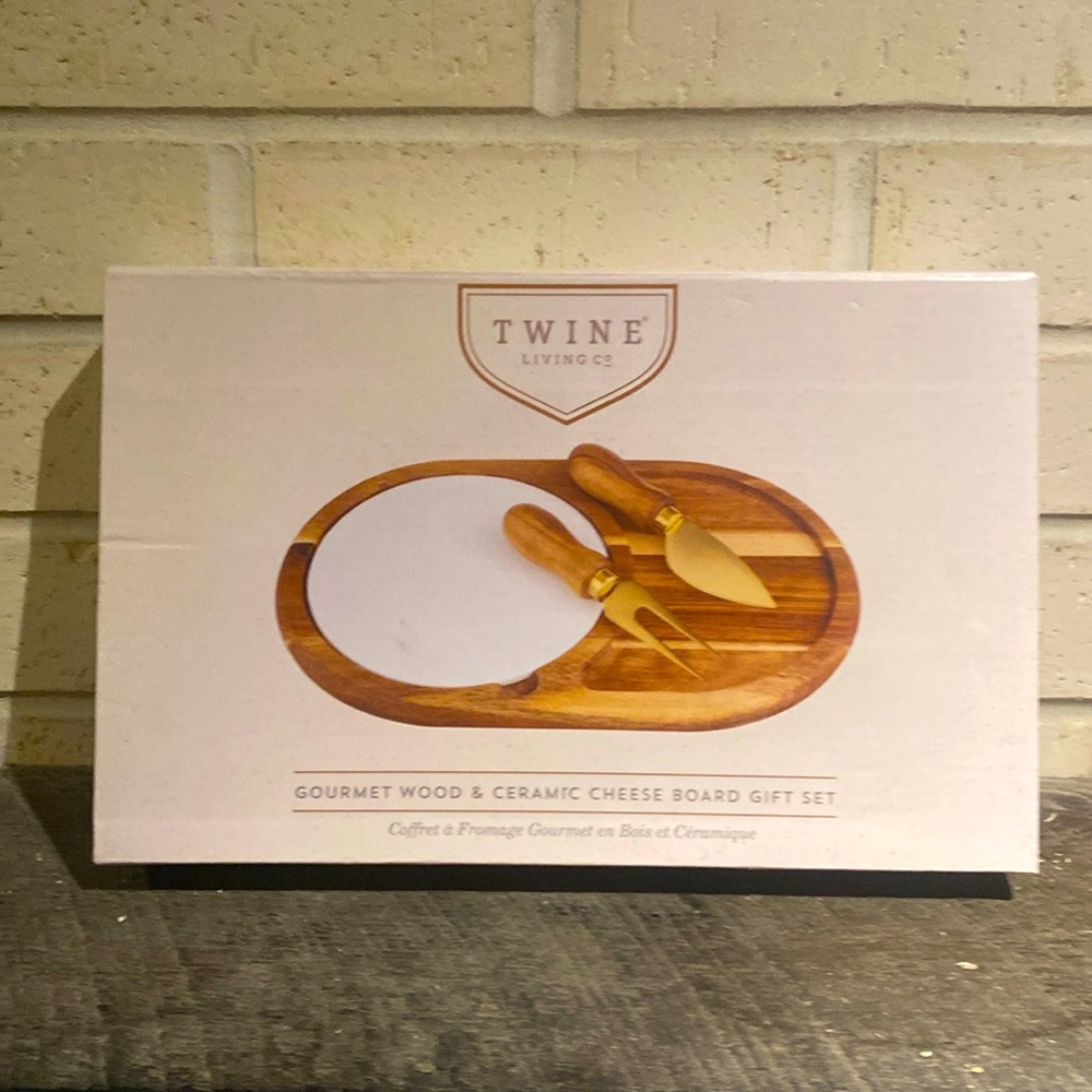 New Fabfitfun Twine Wood & Ceramic Cheese Board